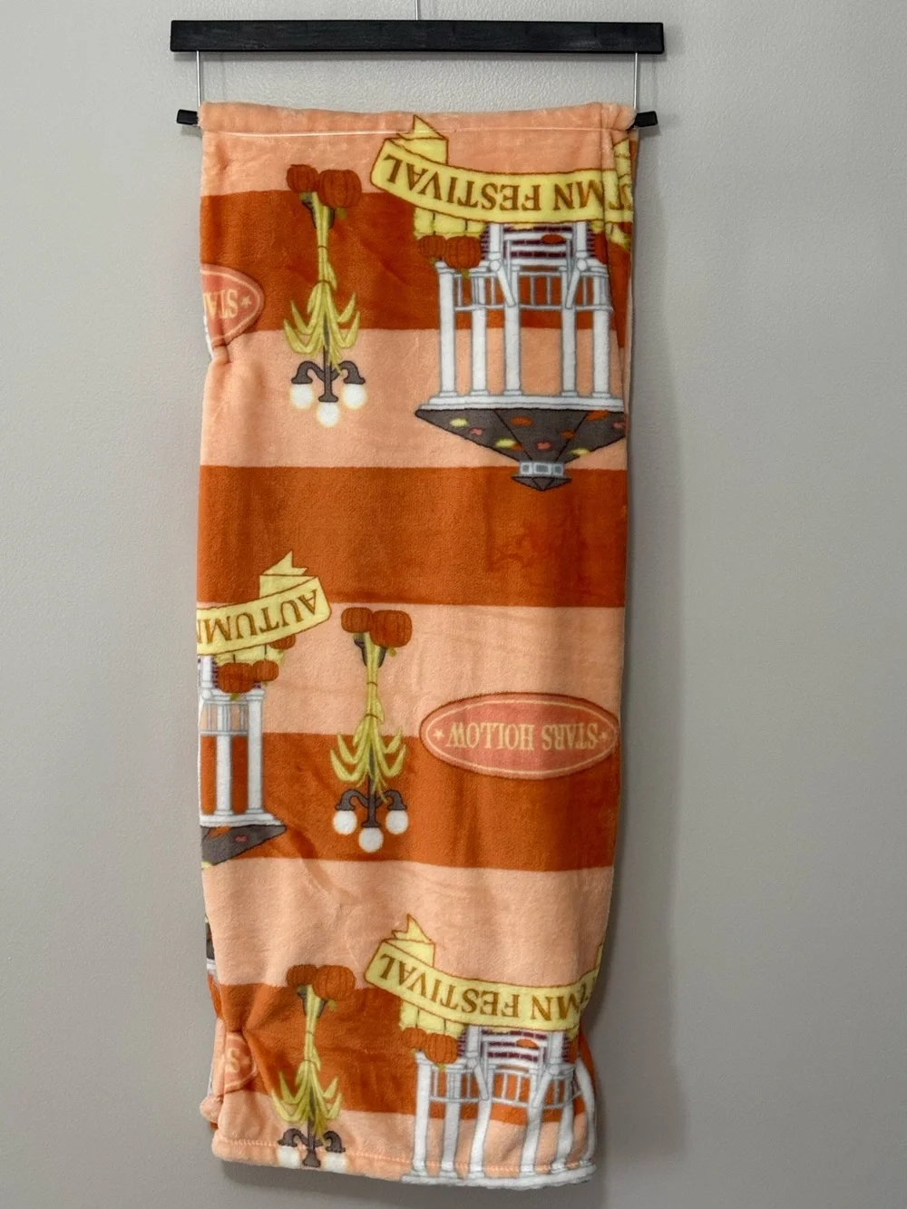 Gilmore Girls Autumn Festival Plush Throw Blanket 50x70.  NWT